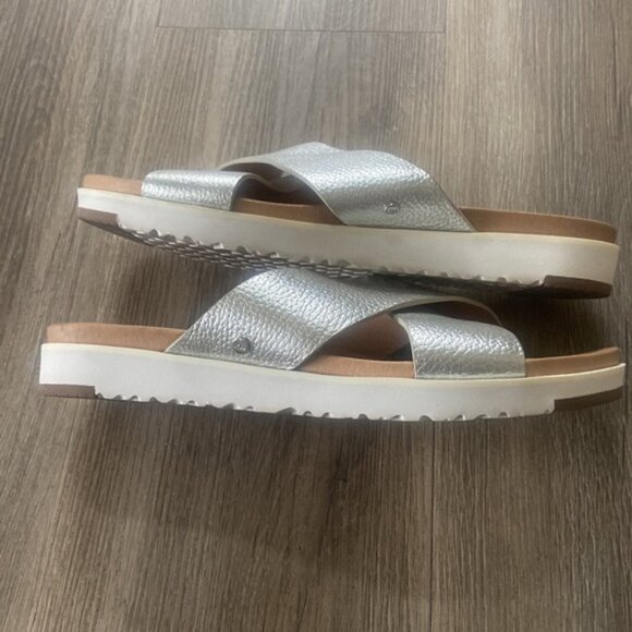 UGG Kari Metallic Sandal - Picture 3 of 9